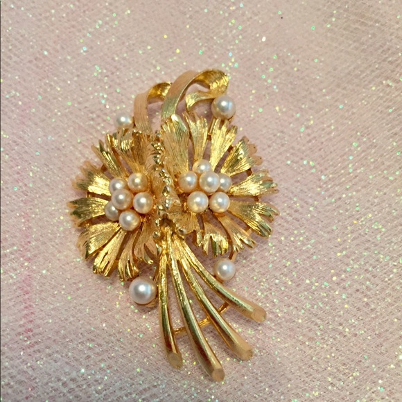 Sarah Coventry Jewelry - Vintage Sarah Coventry Pin/Broach